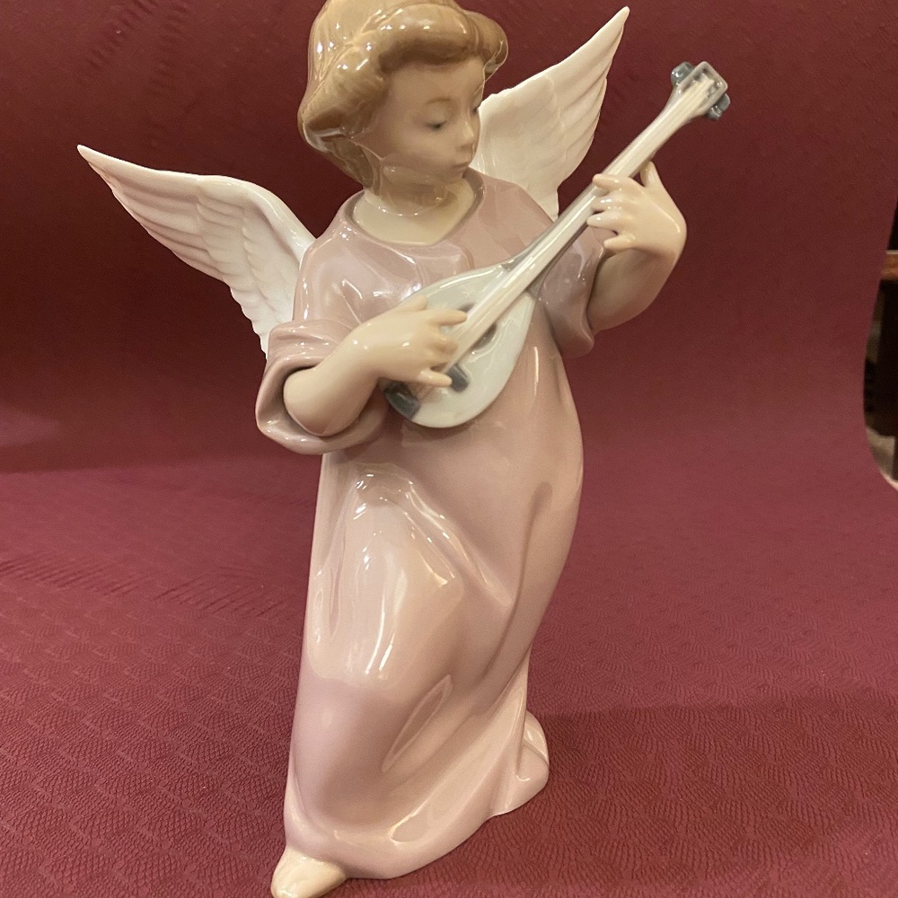 Lladro Porcelain Figurine; Angel with Mandolin; #5491; “Heavenly Strings”
